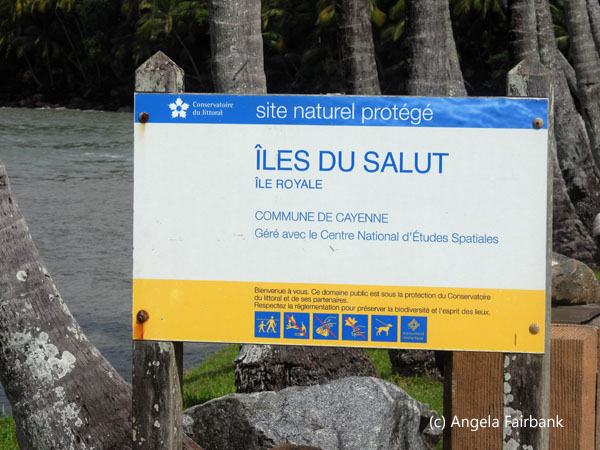 iles du salut sign