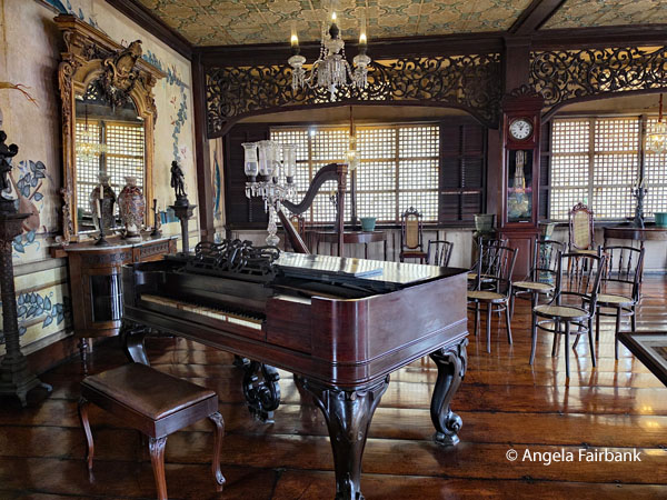 casa manila music room