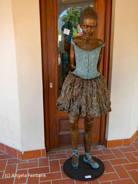 ballerina in broze
