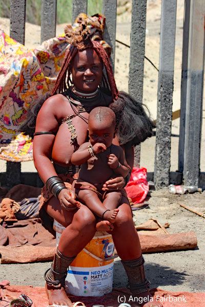 himba woman and child 1