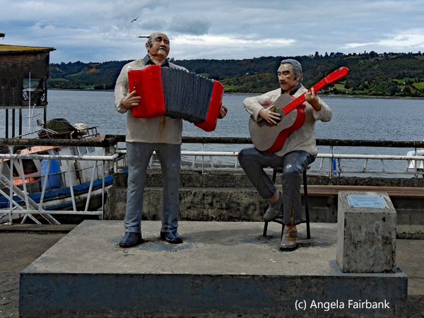statue of musicians at Dalcahue