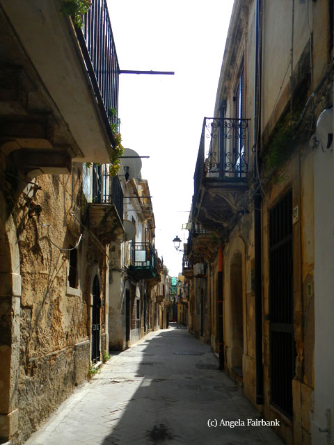 ortigian narrow streets